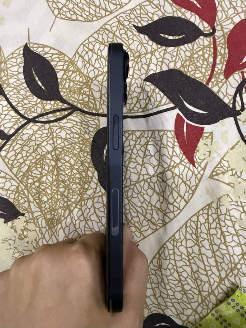 Apple iPhone 14 3