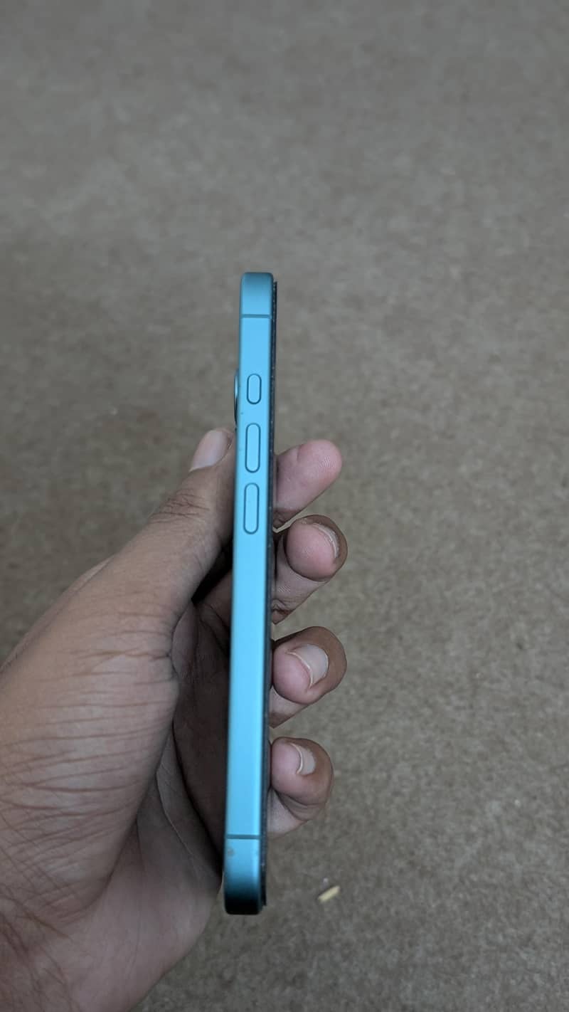 Apple iPhone 16 2