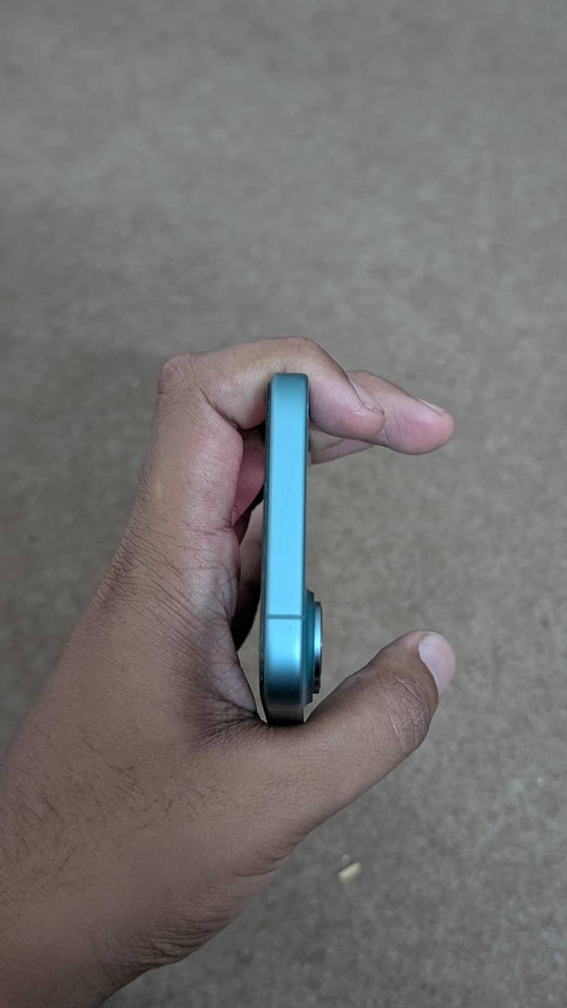 Apple iPhone 16 3