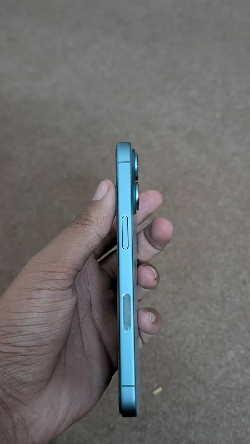 Apple iPhone 16 4