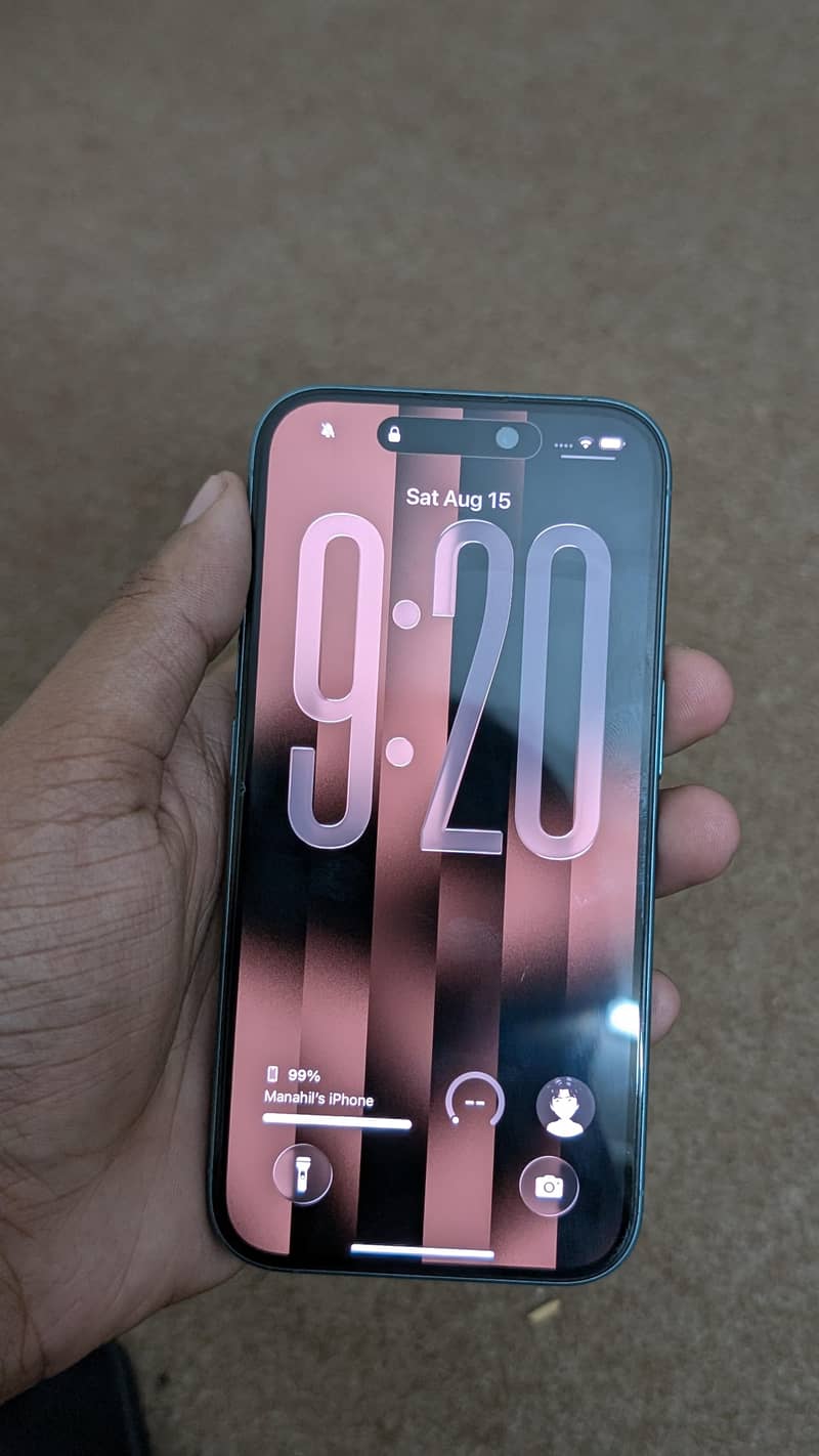 Apple iPhone 16 6