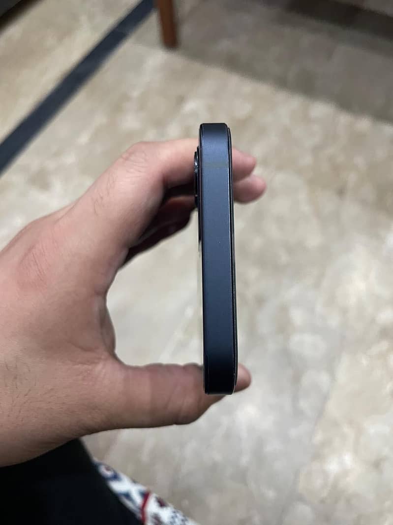 Apple iPhone 12 4