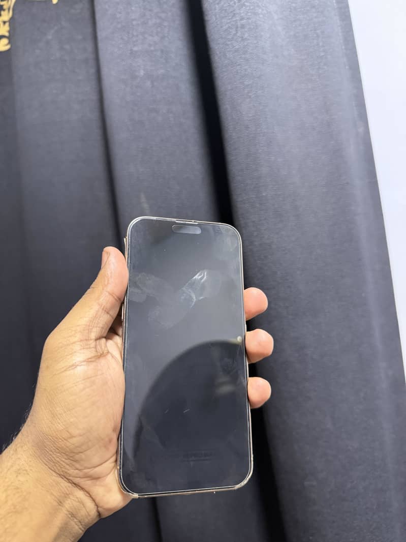 Apple iPhone 16 Pro Max 2