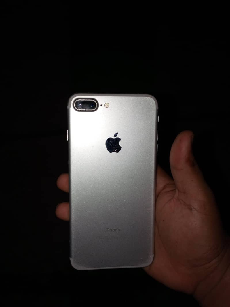 Apple iPhone 7 Plus 6