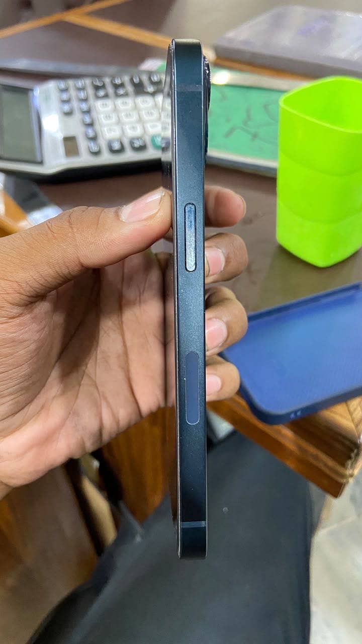 Apple iPhone 13 4