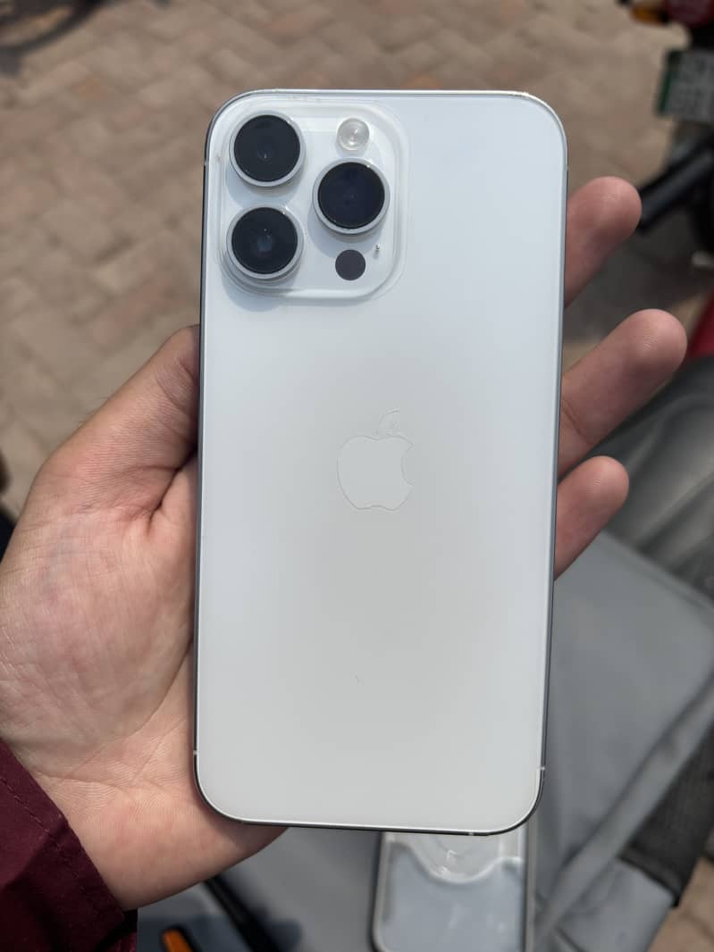 Apple iPhone 14 Pro Max 1