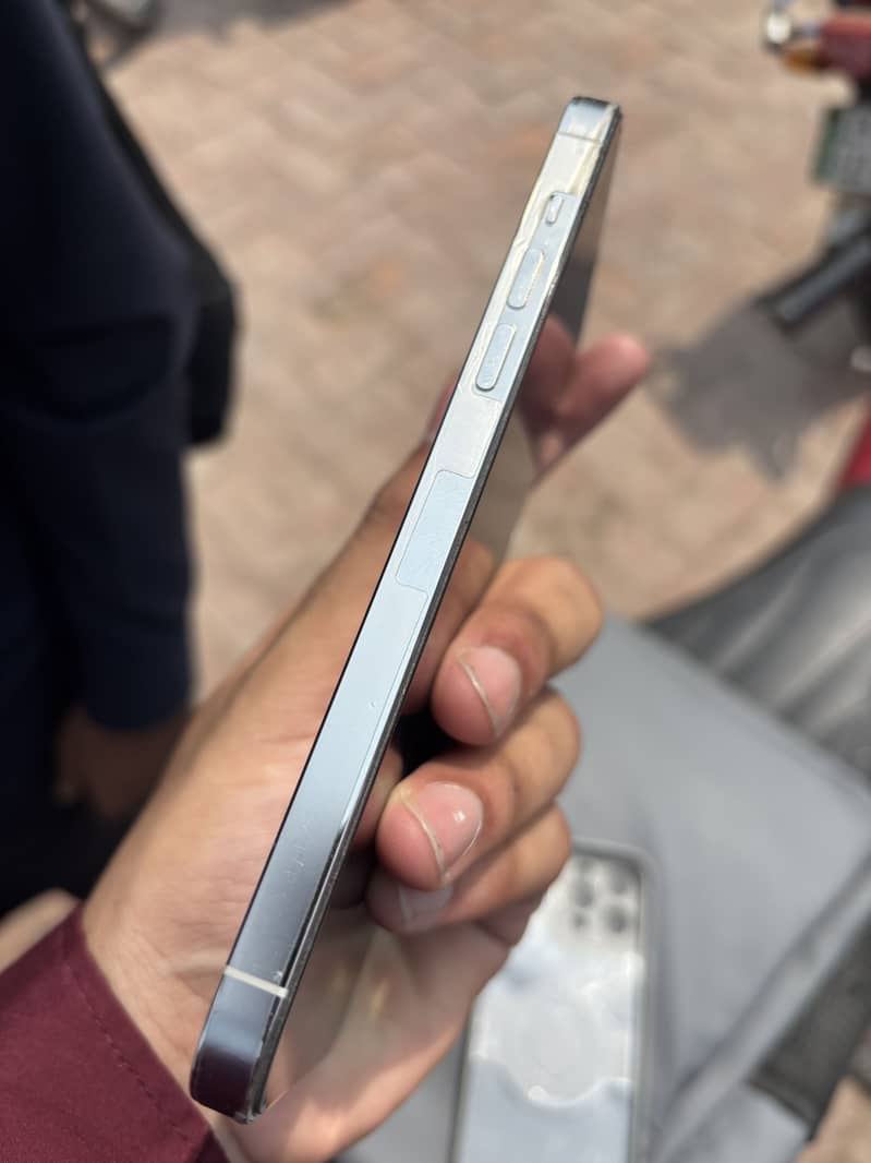 Apple iPhone 14 Pro Max 3