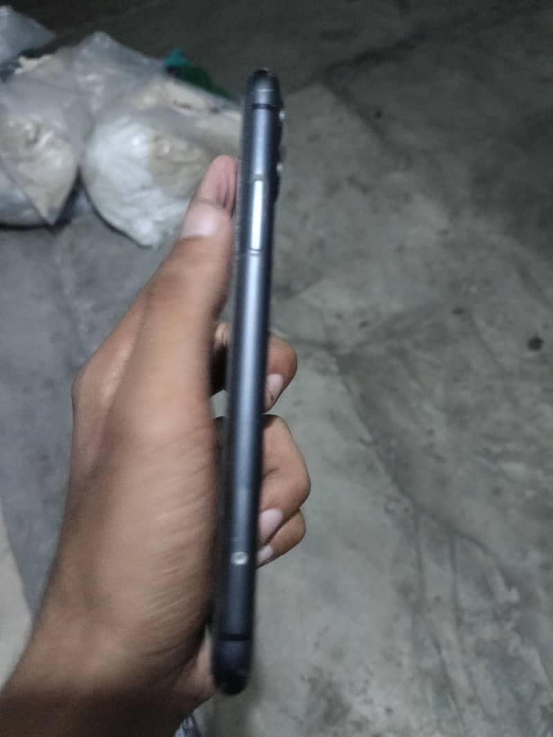 Apple iPhone 11 3