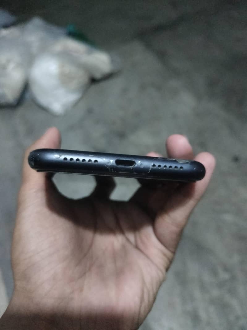 Apple iPhone 11 4