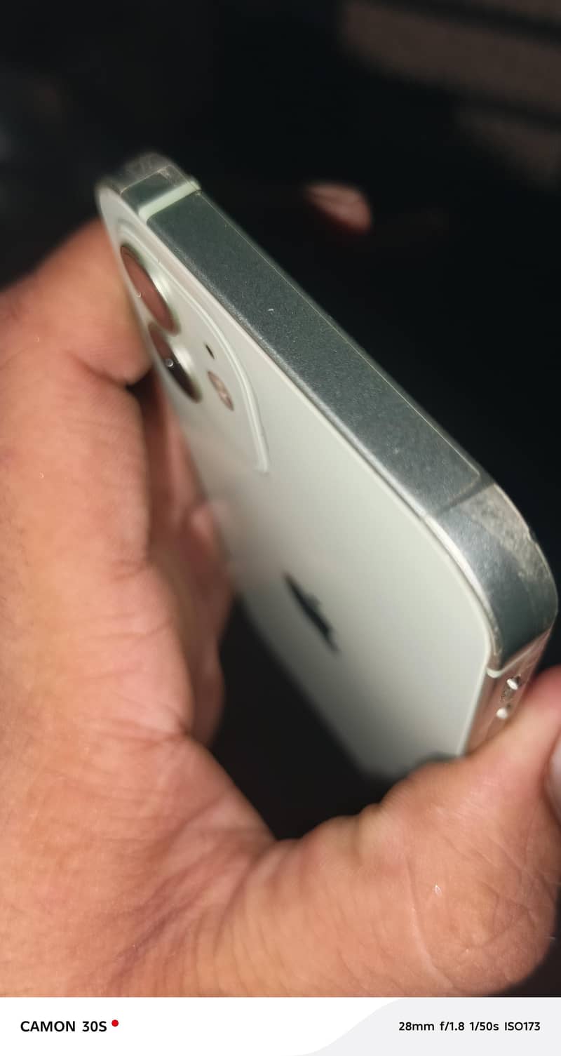 Apple iPhone 12 4