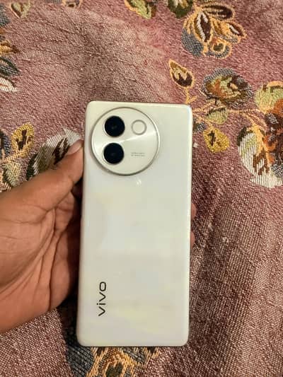 Vivo V30 Lite