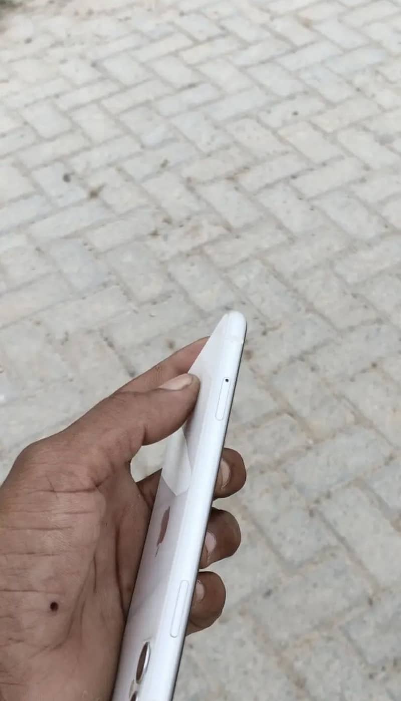 Apple iPhone 11 3