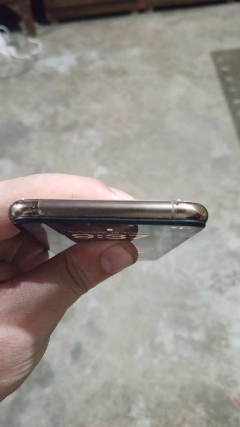 Apple iPhone XS 3