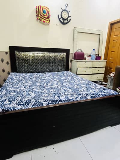 Bed queen