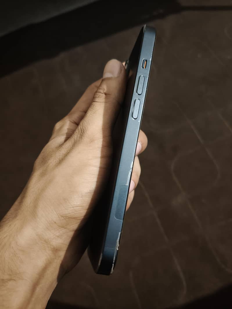 Apple iPhone 14 3