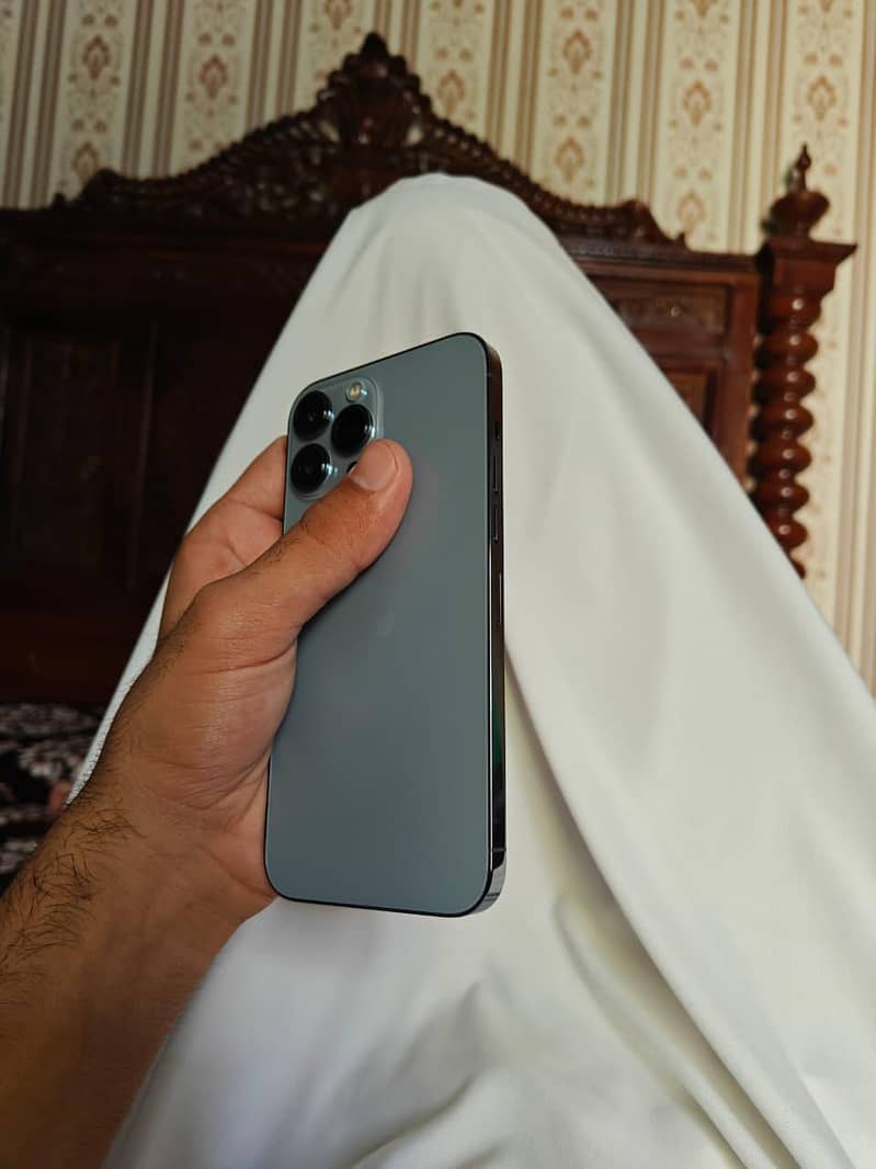 Apple iPhone 13 Pro Max 2
