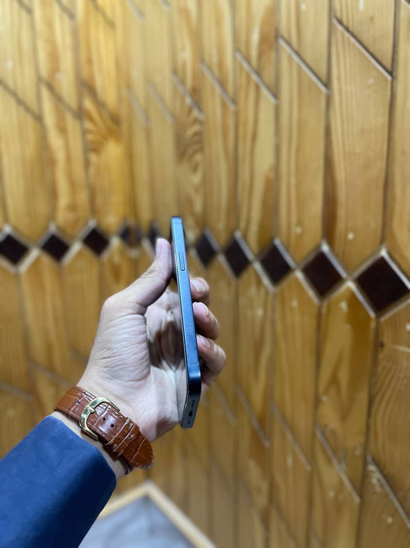 Apple iPhone 13 1