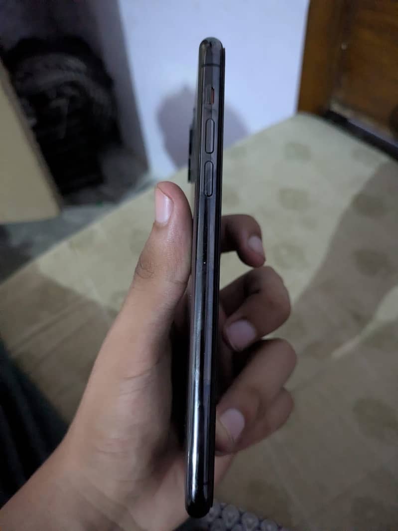 Apple iPhone 11 Pro Max 1