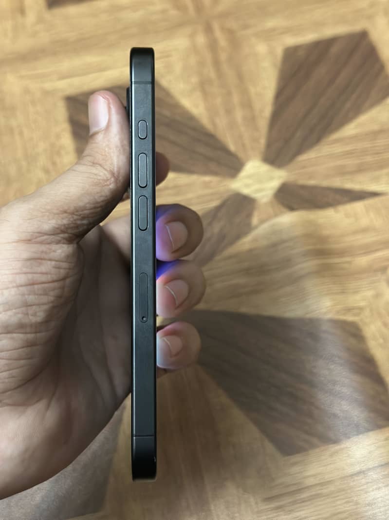 Apple iPhone 15 Pro 3