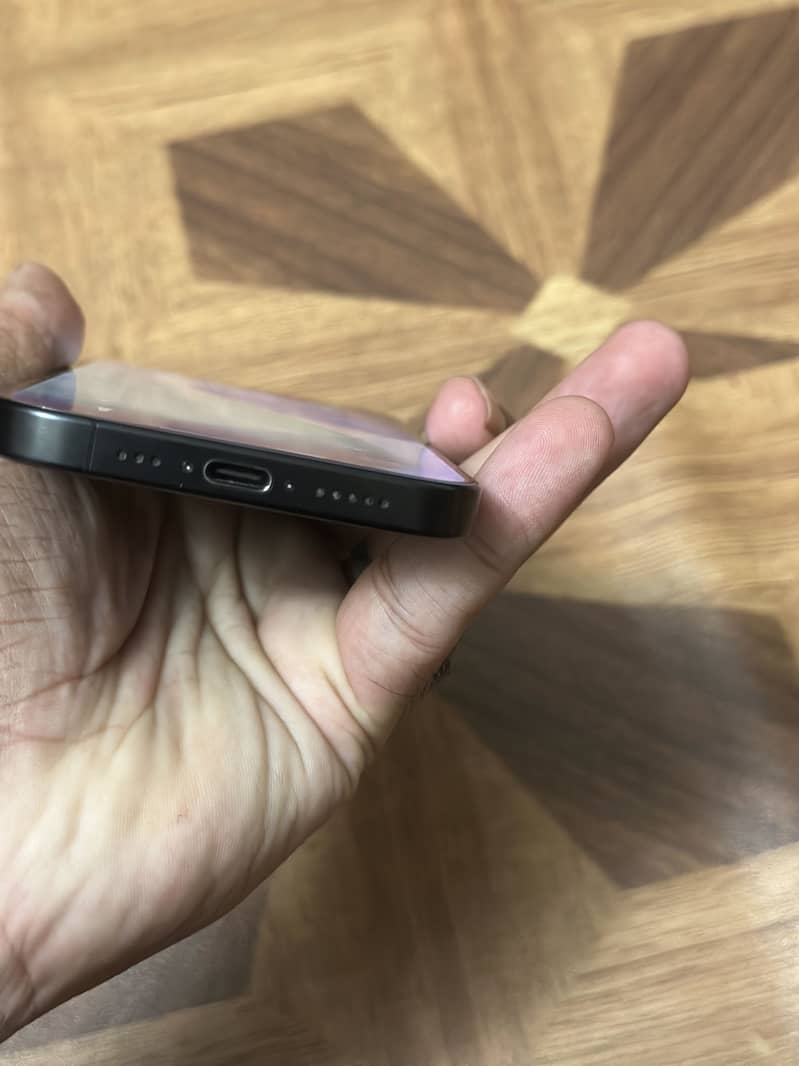 Apple iPhone 15 Pro 4