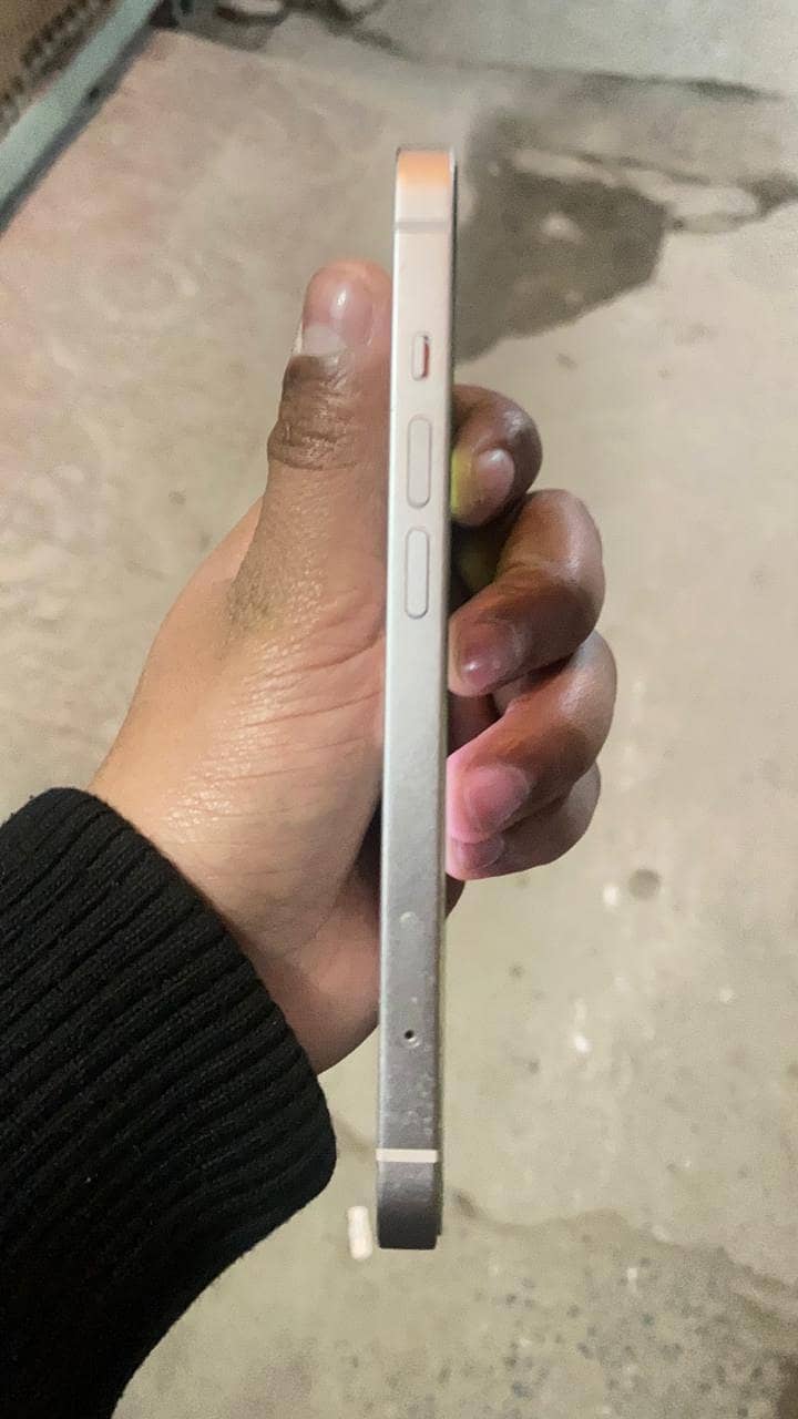 Apple iPhone 13 2