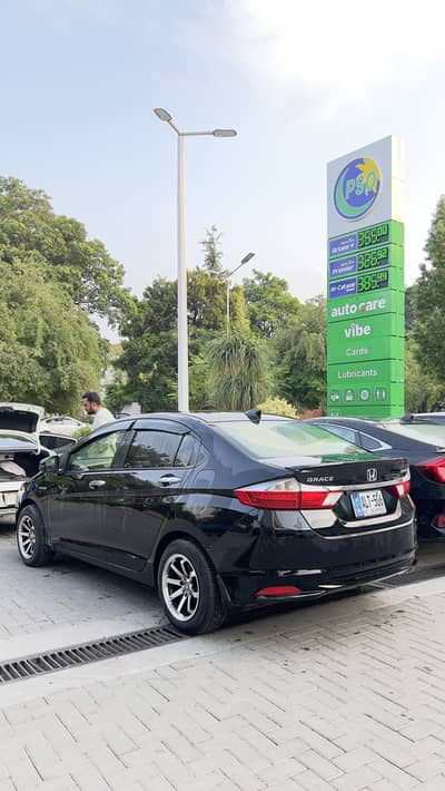 Honda Grace Hybrid 2015