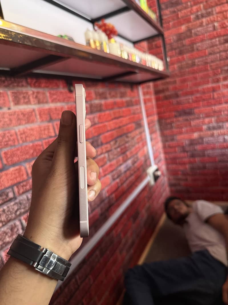 Apple iPhone 13 3