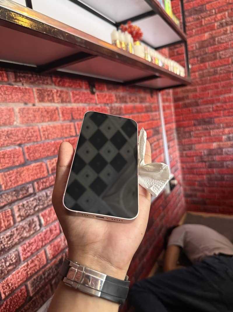 Apple iPhone 13 5