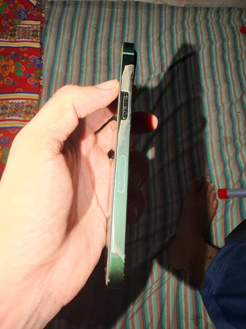 Apple iPhone 13 1