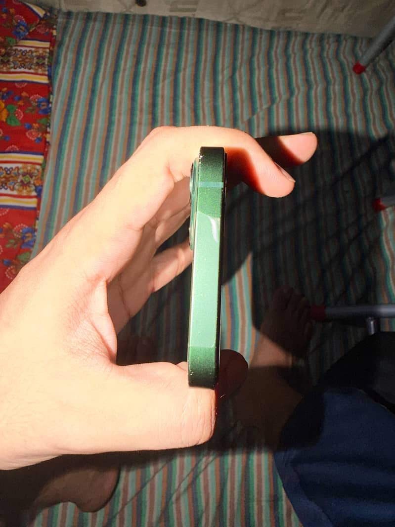Apple iPhone 13 6