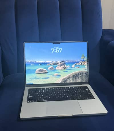 MacBook Pro M5 in Warranty
