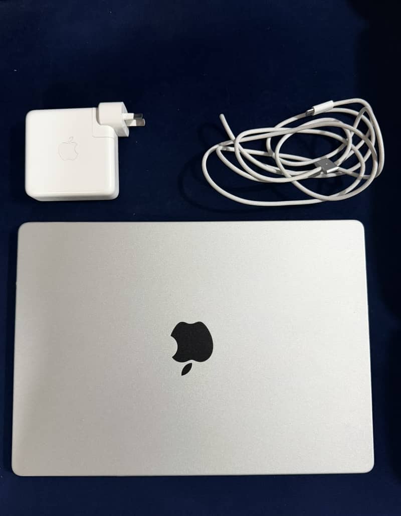 MacBook Pro M5 in Warranty 2