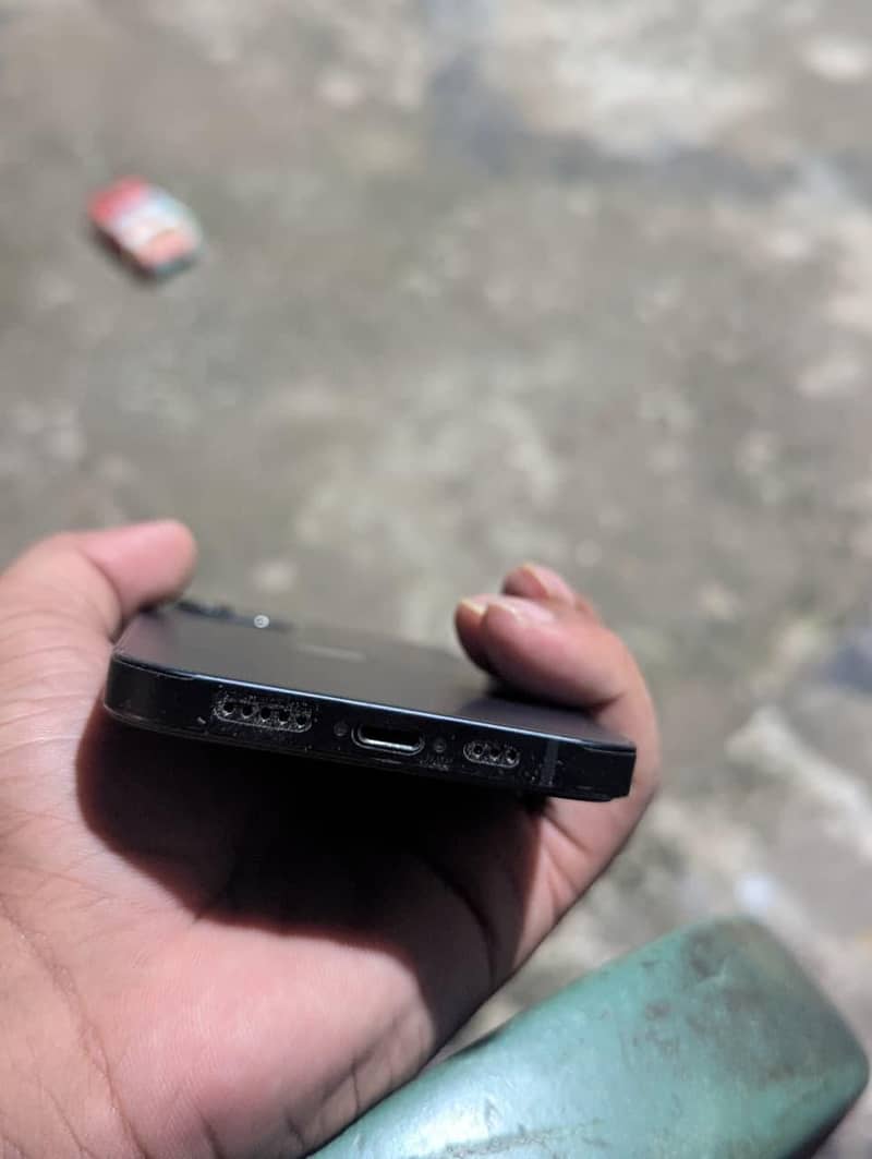 Apple iPhone 12 3