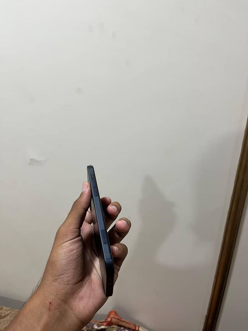 Apple iPhone 12 3