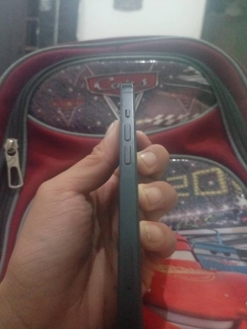 Apple iPhone 13 2