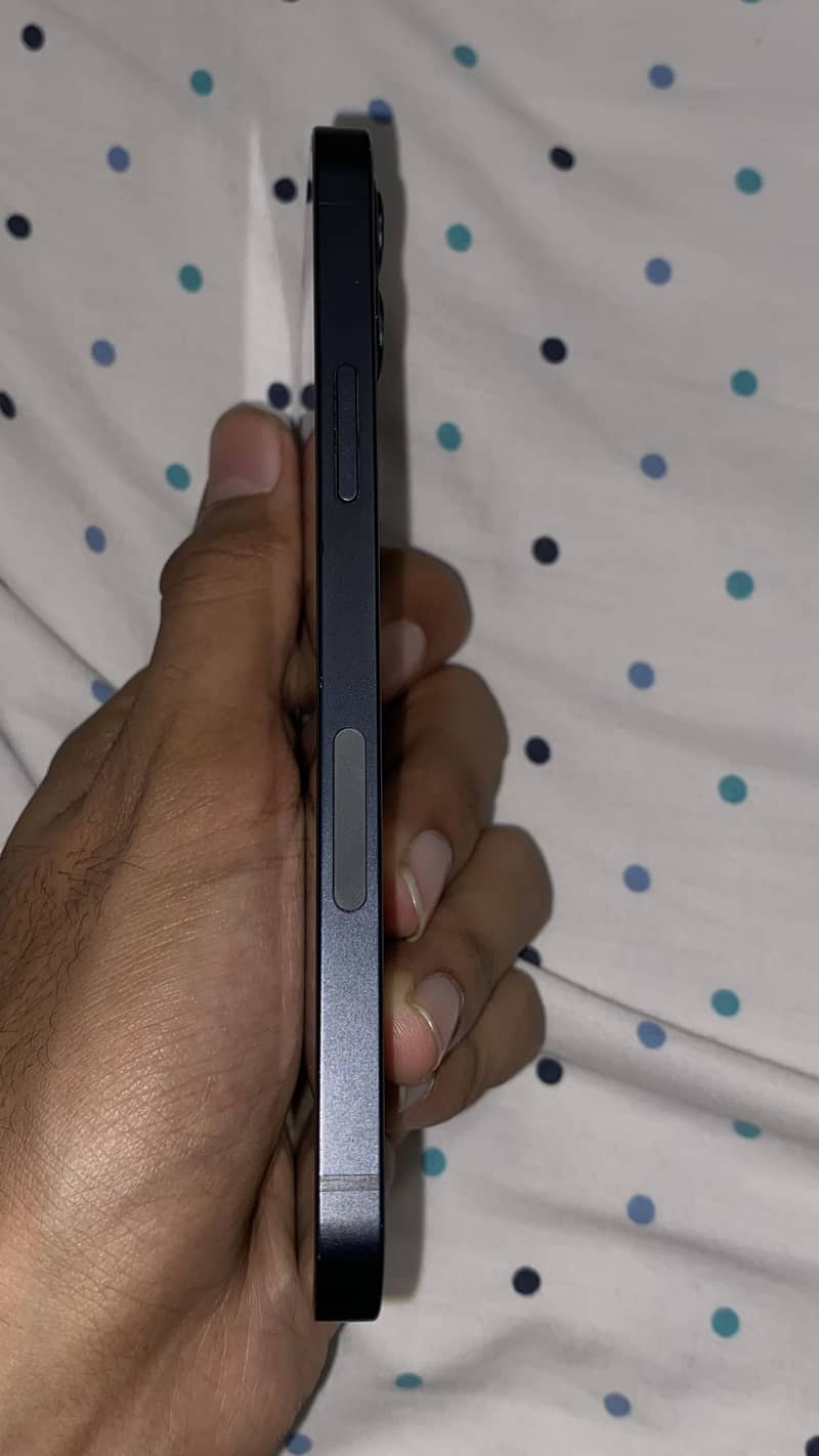Apple iPhone 12 4