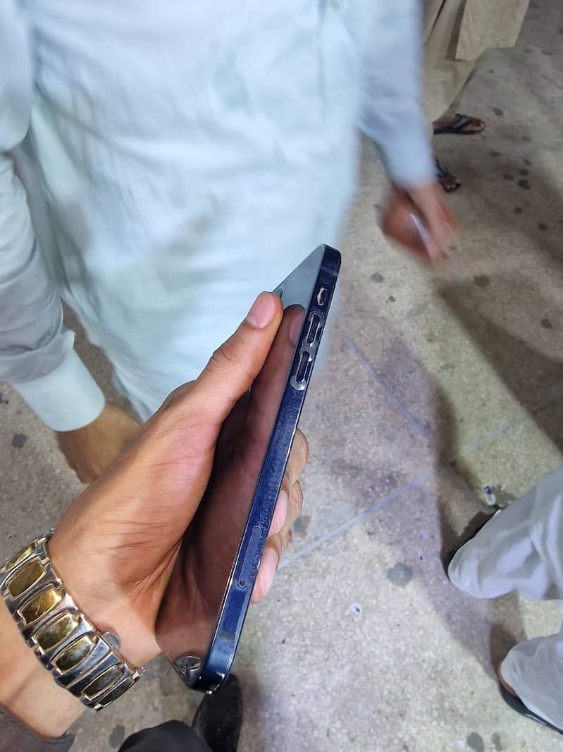 Apple iPhone 12 3