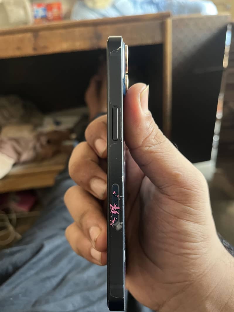 Apple iPhone 13 4