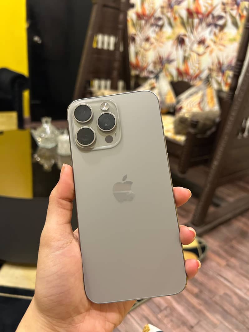 Apple iPhone 15 Pro Max 0