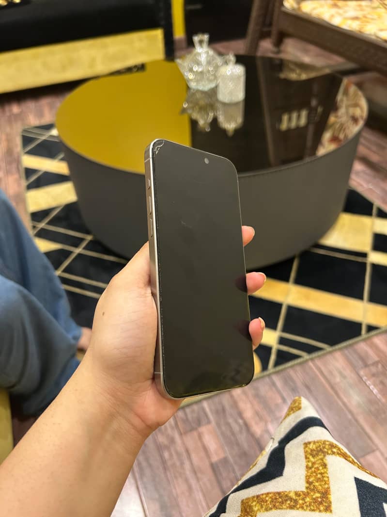 Apple iPhone 15 Pro Max 2