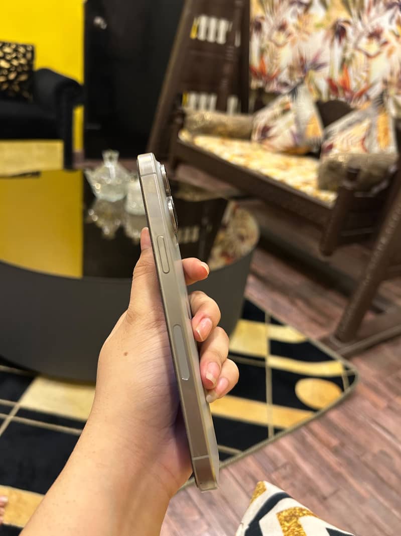 Apple iPhone 15 Pro Max 4