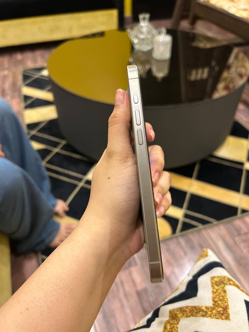 Apple iPhone 15 Pro Max 5