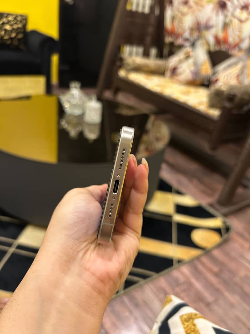 Apple iPhone 15 Pro Max 6