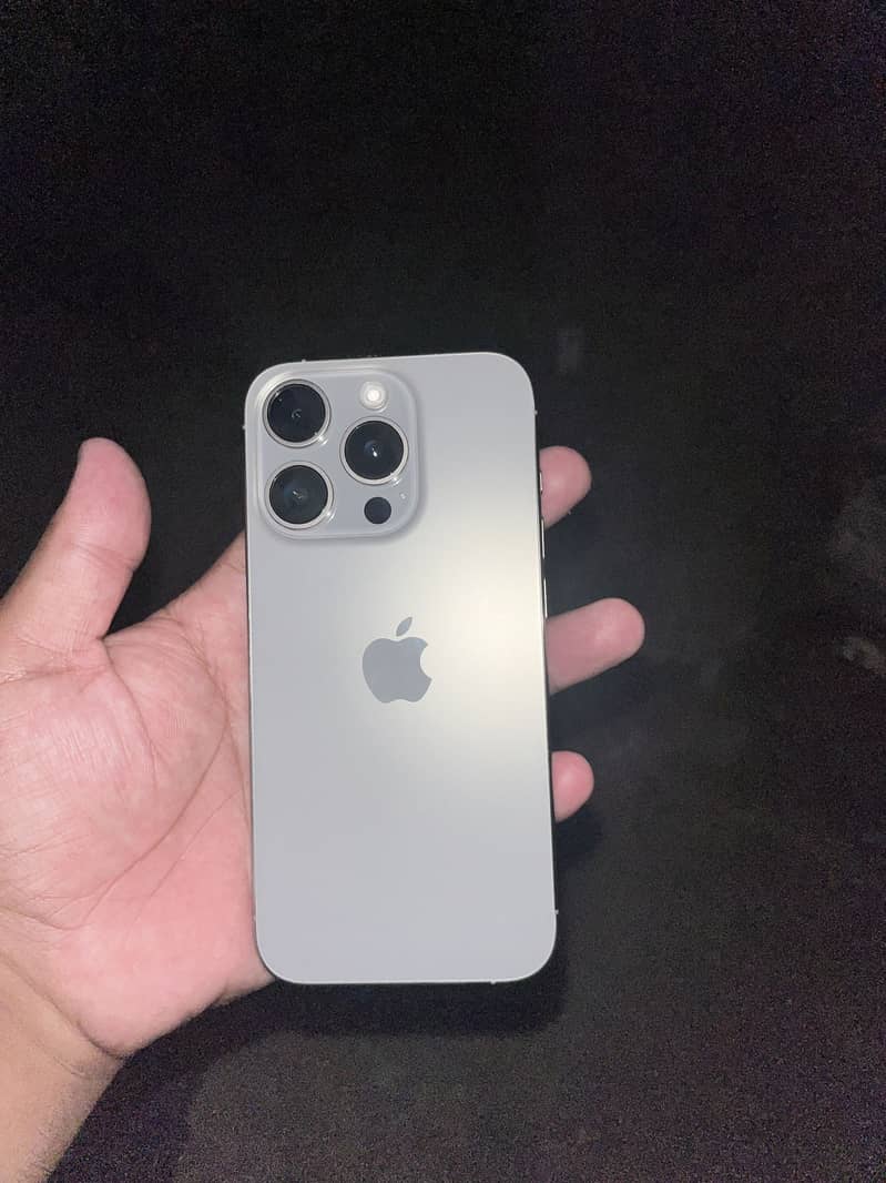Apple iPhone 15 Pro 0