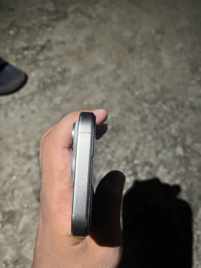 Apple iPhone 15 Pro 3