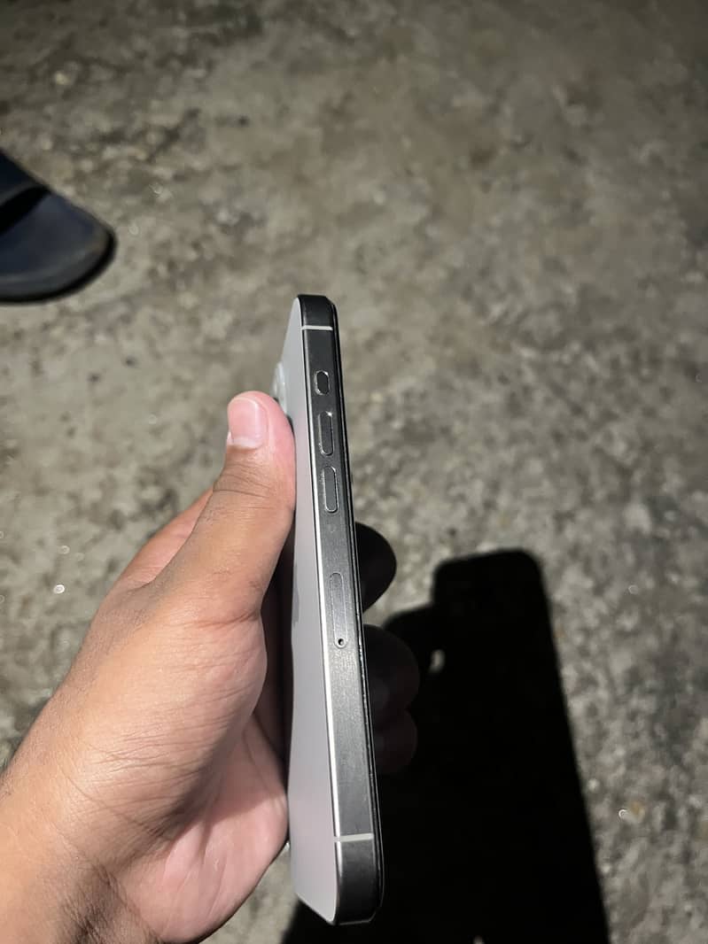 Apple iPhone 15 Pro 4