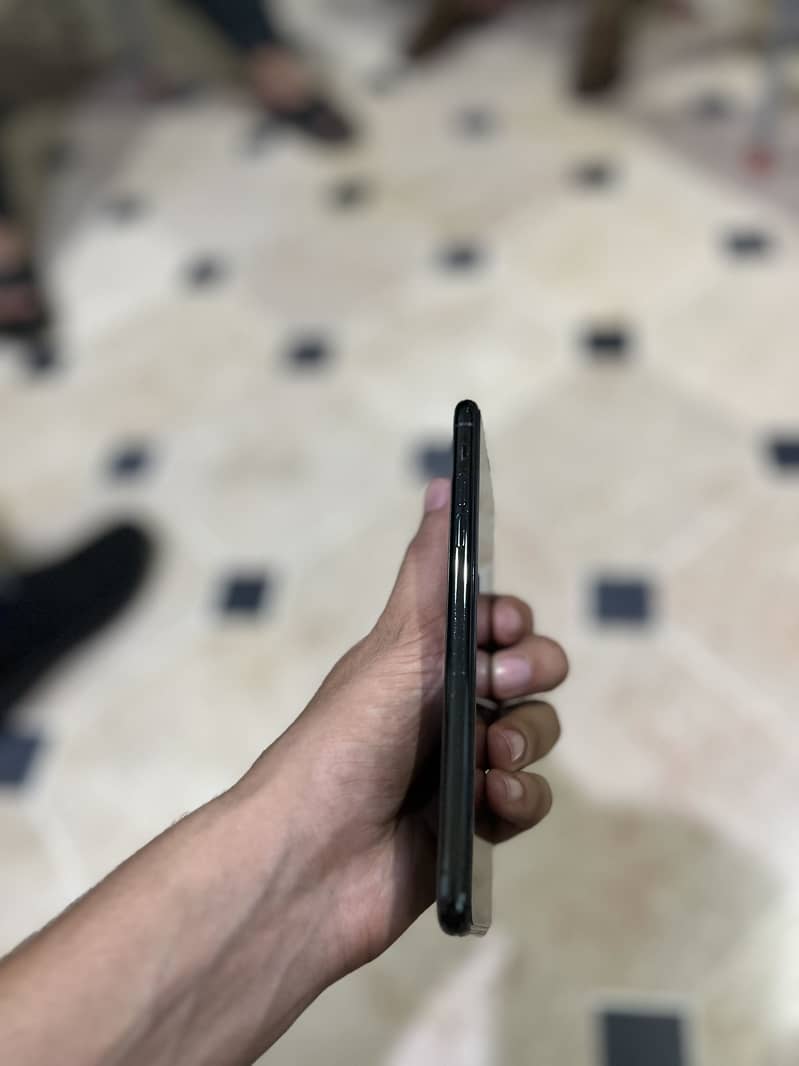 iPhone 11 Pro Max 2