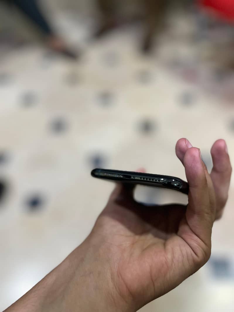 iPhone 11 Pro Max 4