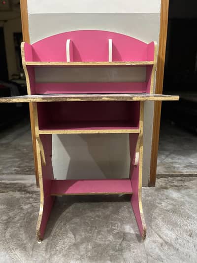 Kids Tabel & chair. 8
