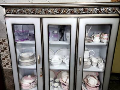 Dressing Tabel, Showcase aur Almare ha